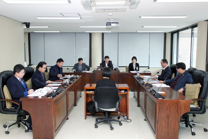 20190128 제207회 밀양시의회 임시회 산업건설위원회 (42).JPG