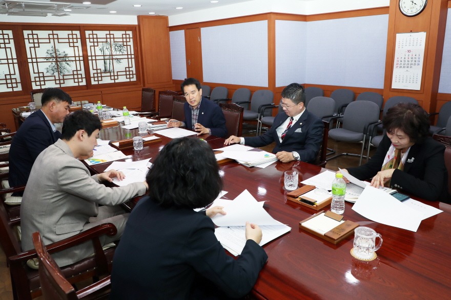 20191017 의원연구단체 회의 (3).JPG