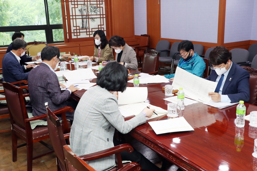 20210603 의원연구단체 밀양시 예산정책 연구회 회의 (2).JPG