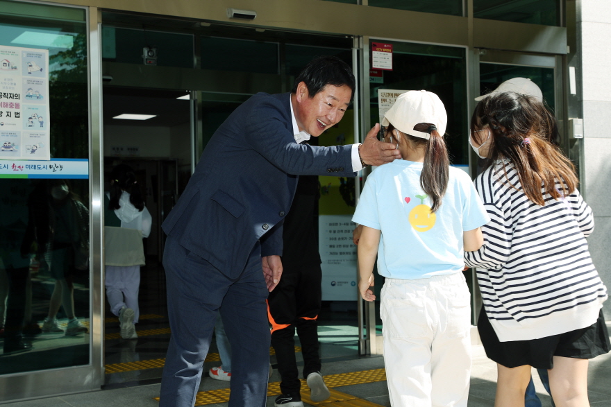 20230428 수산초등학교 학생 의회 방문 (6).jpg